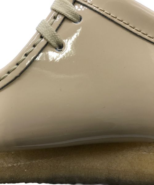 CLARKS（クラークス）CLARKS (クラークス) Supreme (シュプリーム) Patent Leather Wallabee ベージュ サイズ:23.5㎝の古着・服飾アイテム