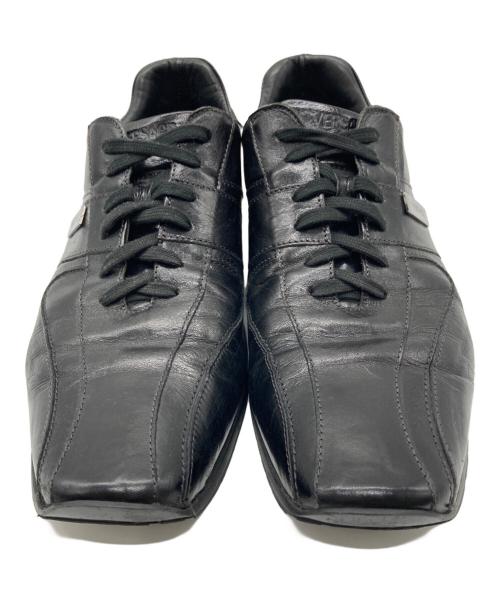 VERSACE（ヴェルサーチェ）VERSACE (ヴェルサーチェ) レースアップシューズ ブラック サイズ:SIZE 40 1/2の古着・服飾アイテム