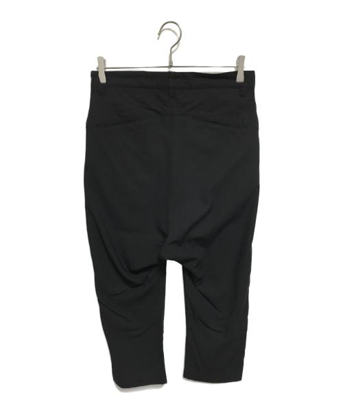 KAZUYUKI KUMAGAI ATTACHMENT（カズユキクマガイ アタッチメント）KAZUYUKI KUMAGAI ATTACHMENT (カズユキクマガイ アタッチメント) クロップドパンツ ブラック サイズ:1の古着・服飾アイテム