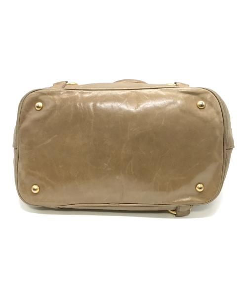 MIU MIU（ミュウミュウ）MIU MIU (ミュウミュウ) 2WAYショルダーバッグ ベージュの古着・服飾アイテム