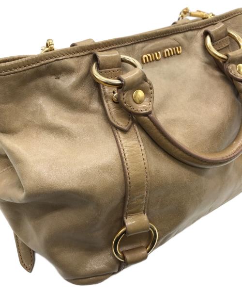 MIU MIU（ミュウミュウ）MIU MIU (ミュウミュウ) 2WAYショルダーバッグ ベージュの古着・服飾アイテム