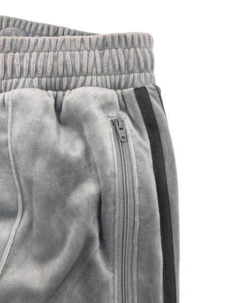 adidas（アディダス）adidas (アディダス) ベロアトラックパンツ グレー サイズ:Ｍの古着・服飾アイテム