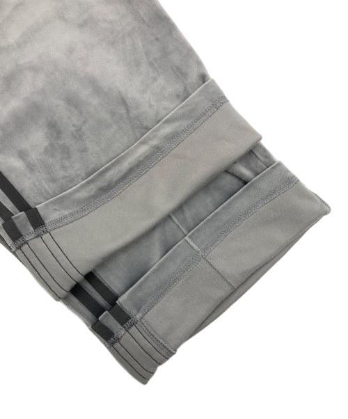 adidas（アディダス）adidas (アディダス) ベロアトラックパンツ グレー サイズ:Ｍの古着・服飾アイテム