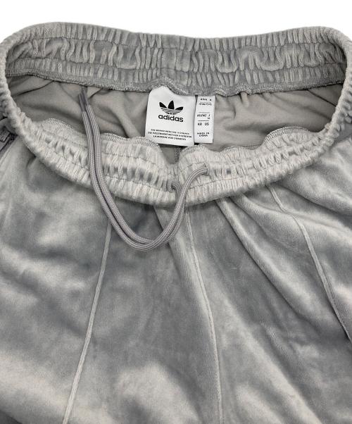 adidas（アディダス）adidas (アディダス) ベロアトラックパンツ グレー サイズ:Ｍの古着・服飾アイテム