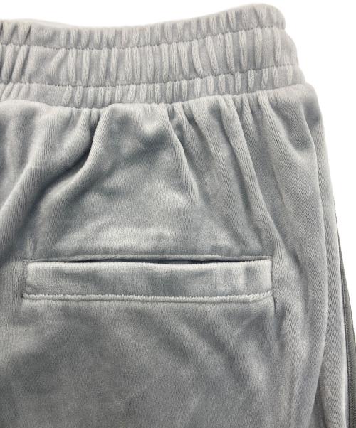 adidas（アディダス）adidas (アディダス) ベロアトラックパンツ グレー サイズ:Ｍの古着・服飾アイテム