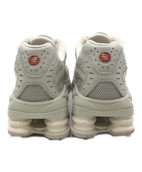 NIKE（ナイキ）NIKE (ナイキ) Shox Ride 2 Light Bone and Turf Orange ホワイト サイズ:26.5㎝の古着・服飾アイテム