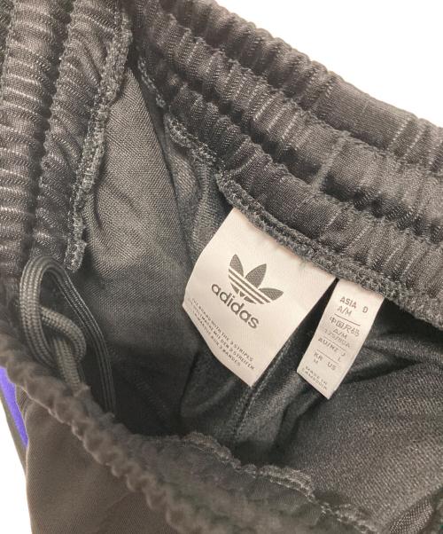 adidas（アディダス）adidas (アディダス) ベッケンバウアー トラックパンツ ブラック×パープル サイズ:Lの古着・服飾アイテム