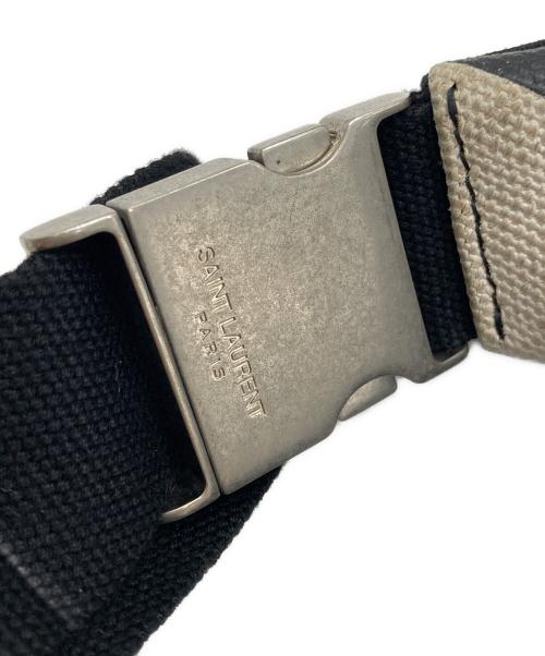 Saint Laurent Paris（サンローランパリ）Saint Laurent Paris (サンローランパリ) ウォッシュドデニム ボディバッグ ホワイト×ブラックの古着・服飾アイテム