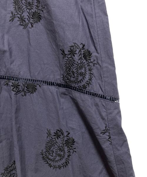 ne quittez pas（ヌキテパ）ne quittez pas (ヌキテパ) Poplin Paisley Embroidery Sleeveless Dress ネイビー サイズ:Mの古着・服飾アイテム