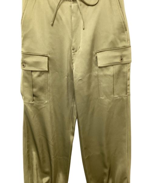 mikomori（ミコモリ）mikomori (ミコモリ) THIRD MAGAZINE (サードマガジン) サテンカーゴパンツ オリーブ サイズ:9号の古着・服飾アイテム