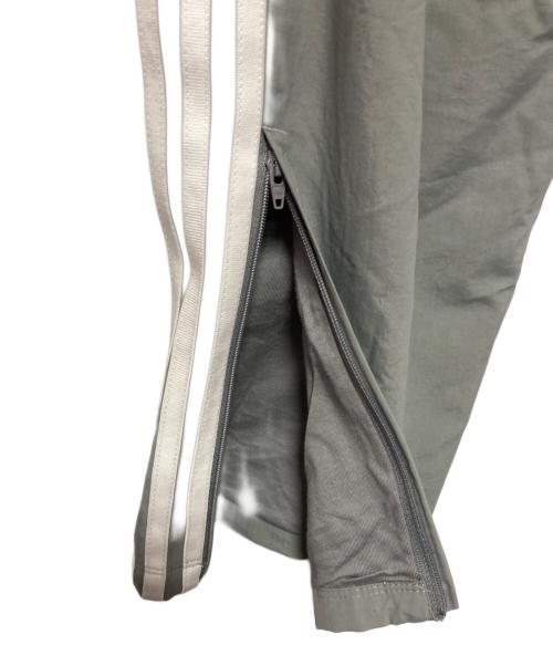 adidas（アディダス）adidas (アディダス) ウーブントラックパンツ グレー サイズ:Lの古着・服飾アイテム