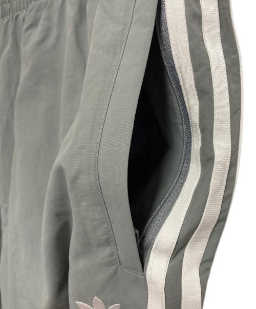 adidas（アディダス）adidas (アディダス) ウーブントラックパンツ グレー サイズ:Lの古着・服飾アイテム