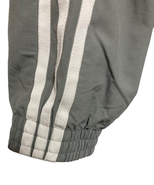 adidas（アディダス）adidas (アディダス) ウーブントラックトップ グレー サイズ:Lの古着・服飾アイテム