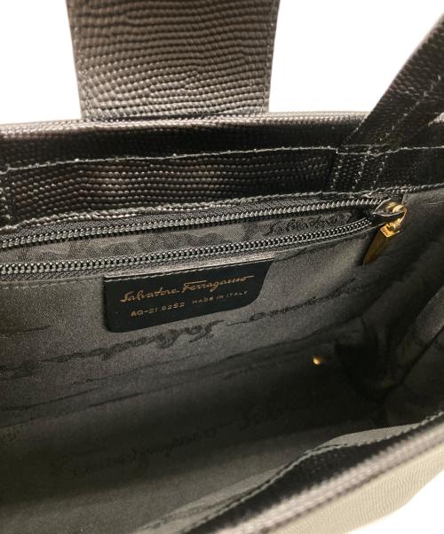 Salvatore Ferragamo（サルヴァトーレ フェラガモ）Salvatore Ferragamo (サルヴァトーレ フェラガモ) ヴァラ2WAYハンドバッグ ブラックの古着・服飾アイテム