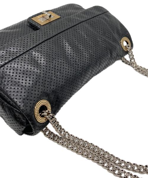 CHANEL（シャネル）CHANEL (シャネル) パンチングレザーショルダーバッグ ブラックの古着・服飾アイテム