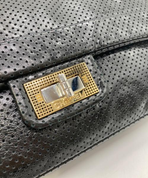 CHANEL（シャネル）CHANEL (シャネル) パンチングレザーショルダーバッグ ブラックの古着・服飾アイテム