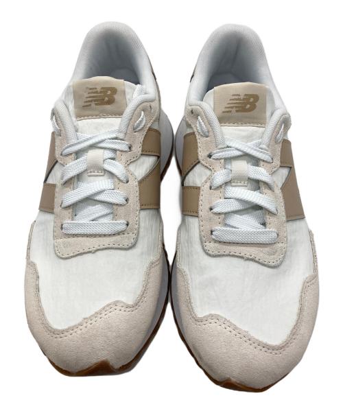NEW BALANCE（ニューバランス）NEW BALANCE (ニューバランス) ローカットスニーカー ホワイト×ベージュ サイズ:24.5cmの古着・服飾アイテム