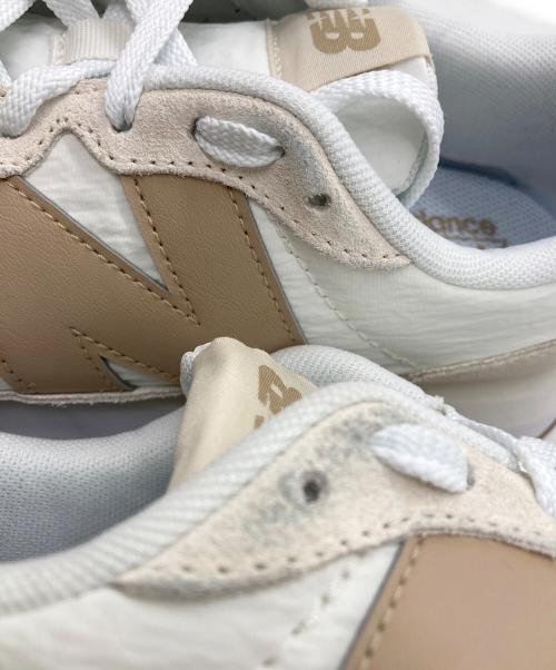 NEW BALANCE（ニューバランス）NEW BALANCE (ニューバランス) ローカットスニーカー ホワイト×ベージュ サイズ:24.5cmの古着・服飾アイテム