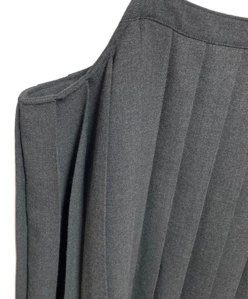 Curensology（カレンソロジー）Curensology (カレンソロジー) プリーツキャミソールワンピース グレー サイズ:FREEの古着・服飾アイテム