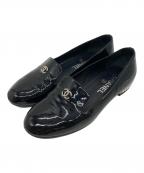 CHANELシャネル）の古着「エナメルパンプス」｜ブラック