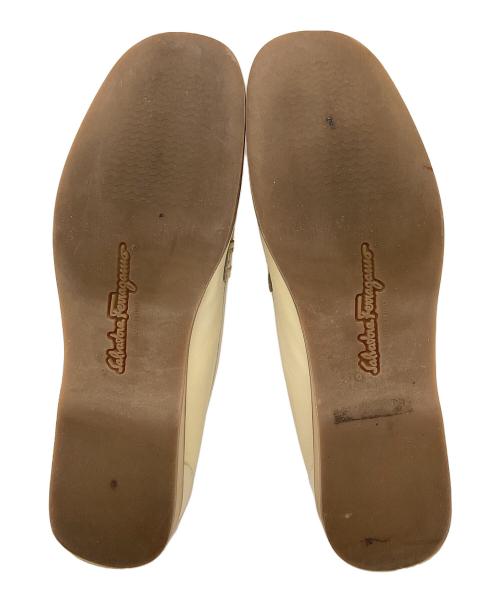 Salvatore Ferragamo（サルヴァトーレ フェラガモ）Salvatore Ferragamo (サルヴァトーレ フェラガモ) ガンチーニローファー ベージュ サイズ:SIZE 7の古着・服飾アイテム