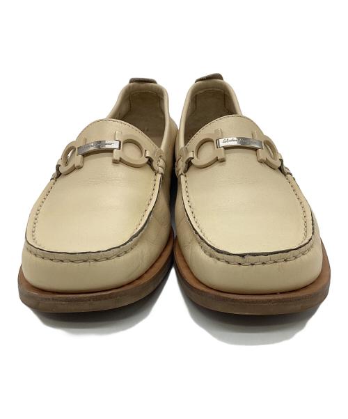 Salvatore Ferragamo（サルヴァトーレ フェラガモ）Salvatore Ferragamo (サルヴァトーレ フェラガモ) ガンチーニローファー ベージュ サイズ:SIZE 7の古着・服飾アイテム