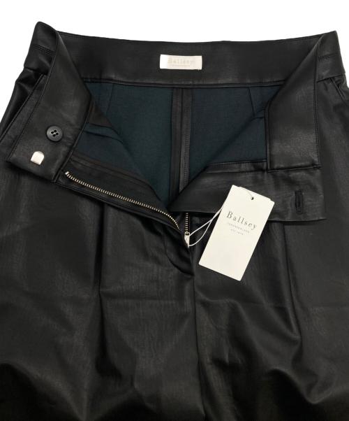 BALLSEY（ボールジィ）BALLSEY (ボールジィ) レザーライククロス ワイドクロップドパンツ ブラック サイズ:32 未使用品の古着・服飾アイテム