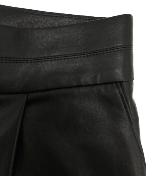 BALLSEY（ボールジィ）BALLSEY (ボールジィ) レザーライククロス ワイドクロップドパンツ ブラック サイズ:32 未使用品の古着・服飾アイテム