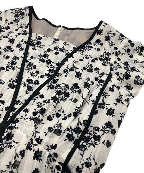 12 Twelve Agenda（トゥエルブアジェンダ）12 Twelve Agenda (トゥエルブアジェンダ) モノトーン小花柄ロングワンピース ホワイト×ブラック サイズ:Ｍの古着・服飾アイテム