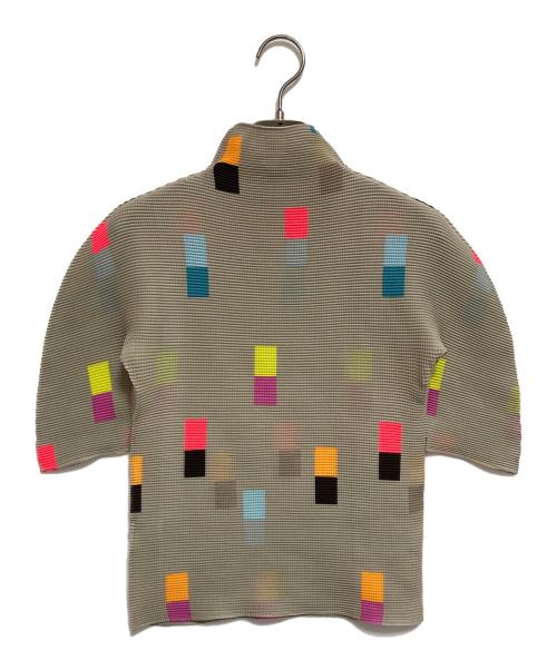 me ISSEY MIYAKE（ミーイッセイ ミヤケ）me ISSEY MIYAKE (ミーイッセイ ミヤケ) ハイネックプリーツブラウス ベージュ サイズ:-の古着・服飾アイテム