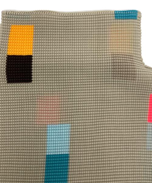 me ISSEY MIYAKE（ミーイッセイ ミヤケ）me ISSEY MIYAKE (ミーイッセイ ミヤケ) ハイネックプリーツブラウス ベージュ サイズ:-の古着・服飾アイテム