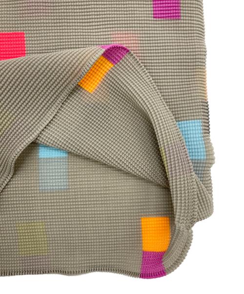 me ISSEY MIYAKE（ミーイッセイ ミヤケ）me ISSEY MIYAKE (ミーイッセイ ミヤケ) ハイネックプリーツブラウス ベージュ サイズ:-の古着・服飾アイテム