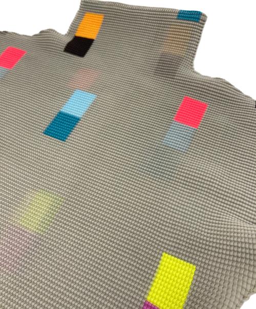 me ISSEY MIYAKE（ミーイッセイ ミヤケ）me ISSEY MIYAKE (ミーイッセイ ミヤケ) ハイネックプリーツブラウス ベージュ サイズ:-の古着・服飾アイテム