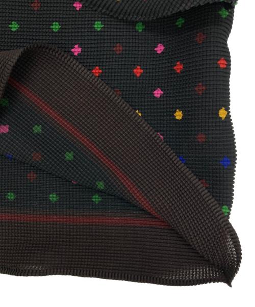 me ISSEY MIYAKE（ミーイッセイ ミヤケ）me ISSEY MIYAKE (ミーイッセイ ミヤケ) ハイネックプリーツブラウス ブラック サイズ:-の古着・服飾アイテム