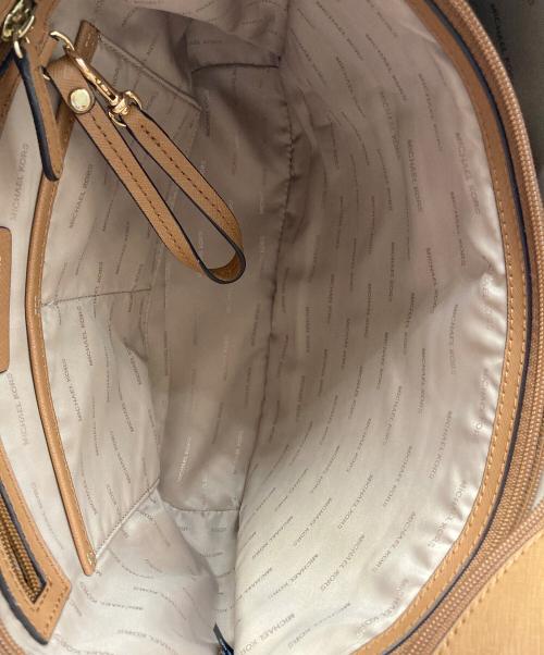MICHAEL KORS（マイケル・コース）MICHAEL KORS (マイケル・コース) JET SET ITEM ラージトップジップトート ベージュの古着・服飾アイテム