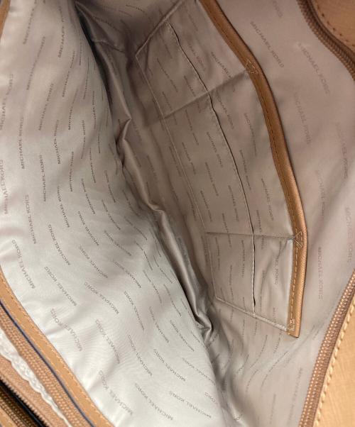 MICHAEL KORS（マイケル・コース）MICHAEL KORS (マイケル・コース) JET SET ITEM ラージトップジップトート ベージュの古着・服飾アイテム