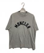 MONCLERモンクレール）の古着「アーチロゴTシャツ」｜グレー