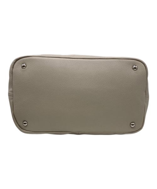 ear PAPILLONNER（イアパピヨネ）ear PAPILLONNER (イアパピヨネ) レザーフラップ2WAYバッグ Sサイズ ベージュの古着・服飾アイテム