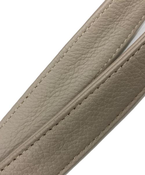 ear PAPILLONNER（イアパピヨネ）ear PAPILLONNER (イアパピヨネ) レザーフラップ2WAYバッグ Sサイズ ベージュの古着・服飾アイテム