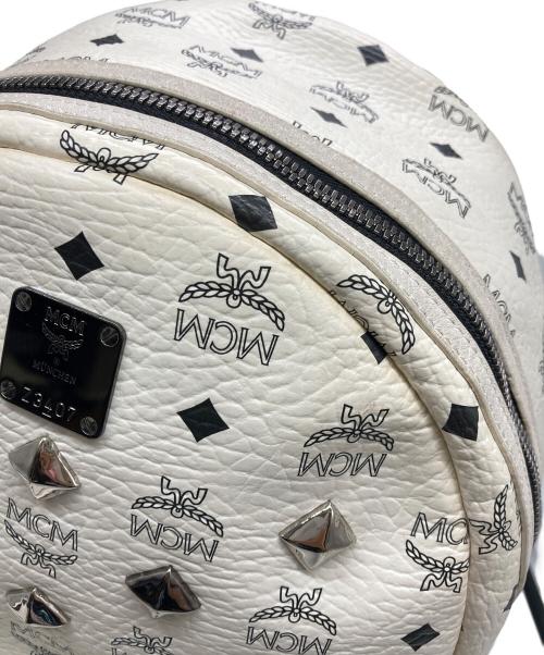 MCM（エムシーエム）MCM (エムシーエム) スタッズリュック ホワイトの古着・服飾アイテム
