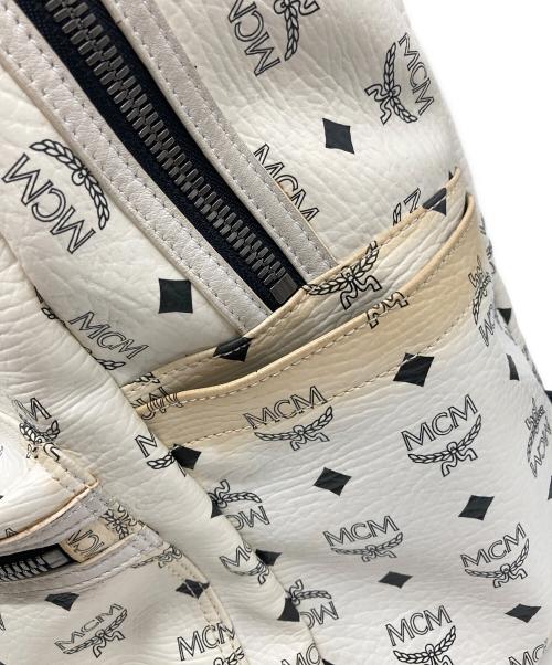 MCM（エムシーエム）MCM (エムシーエム) スタッズリュック ホワイトの古着・服飾アイテム