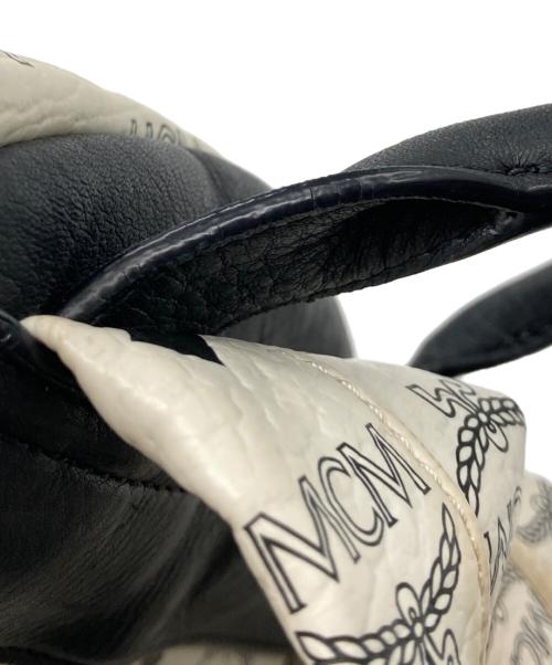 MCM（エムシーエム）MCM (エムシーエム) スタッズリュック ホワイトの古着・服飾アイテム