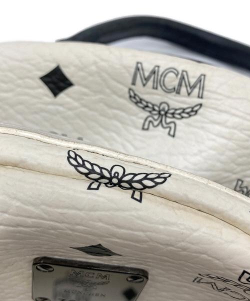 MCM（エムシーエム）MCM (エムシーエム) スタッズリュック ホワイトの古着・服飾アイテム