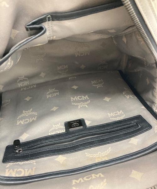 MCM（エムシーエム）MCM (エムシーエム) スタッズリュック ホワイトの古着・服飾アイテム