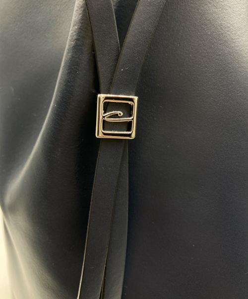 GIANNI CHIARINI（ジャンニ キアリーニ）GIANNI CHIARINI (ジャンニ キアリーニ) TWENTY レザートートバッグ ネイビーの古着・服飾アイテム