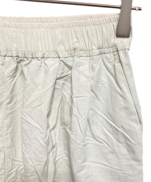 JOURNAL STANDARD relume（ジャーナルスタンダード レリューム）JOURNAL STANDARD relume (ジャーナルスタンダード レリューム) 撥水 / UVカット / 接触冷感 / ナイロンギャザーパンツ ベージュ サイズ:36の古着・服飾アイテム