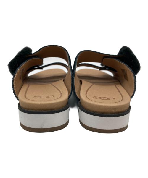 UGG（アグ）UGG (アグ) フラッフ インディオ サンダル ブラック サイズ:22.5の古着・服飾アイテム