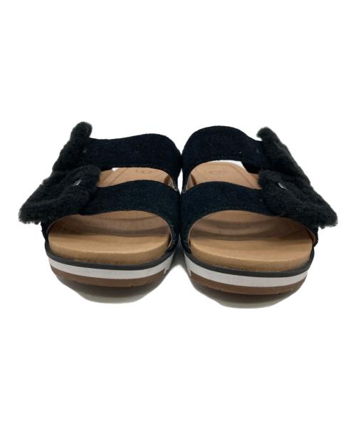UGG（アグ）UGG (アグ) フラッフ インディオ サンダル ブラック サイズ:22.5の古着・服飾アイテム