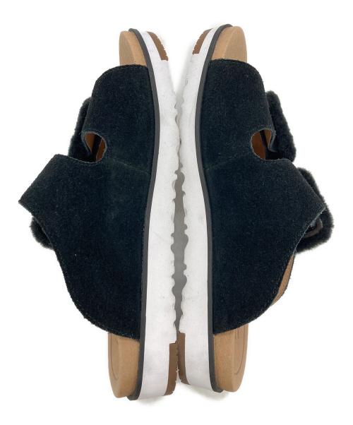 UGG（アグ）UGG (アグ) フラッフ インディオ サンダル ブラック サイズ:22.5の古着・服飾アイテム