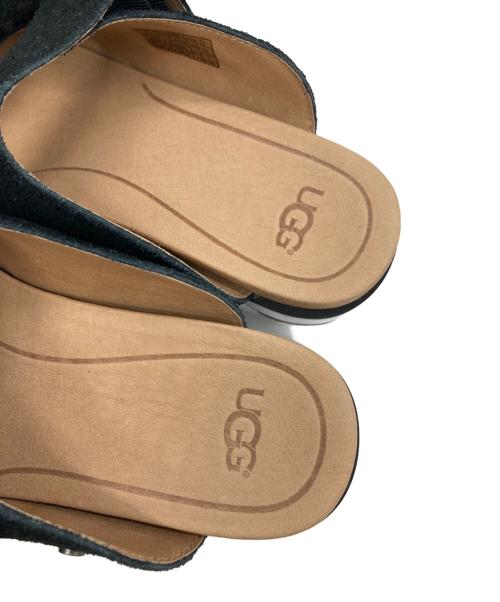 UGG（アグ）UGG (アグ) フラッフ インディオ サンダル ブラック サイズ:22.5の古着・服飾アイテム